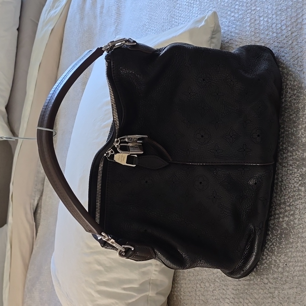 Louis Vuitton M94314 Selene PM Mahina Noir shoulder bag